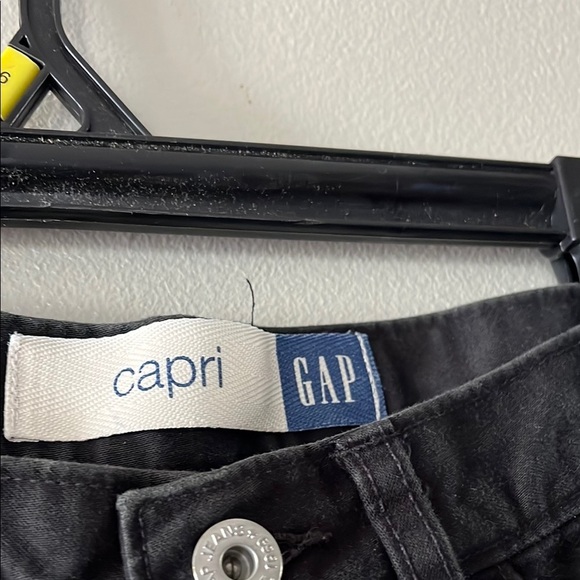 Gap Womens Black Jean Capris - Picture 2 of 3